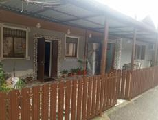  жильё по суточно с удобствами, кондиционером телевизор фай фай утюг гладильная доска микроволновка холодильник  кухонный все в номере..горячий вода душ  все вопросы по ватсапп +79407224120