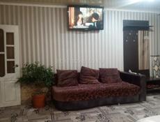  жильё по суточно с удобствами, кондиционером телевизор фай фай утюг гладильная доска микроволновка холодильник  кухонный все в номере..горячий вода душ  все вопросы по ватсапп +79407224120