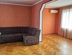 Сдаётся 3-комнатная квартира в центре Сухума