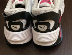 Подаются кроссовки