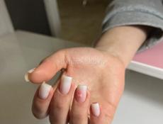 Требуется модель на маникюр