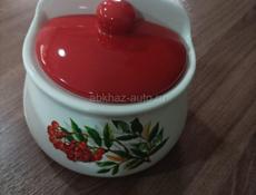 Срочно продам посуду вещи и так далее. 