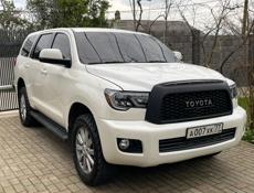 Toyota Sequoia