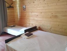 дом под ключ со всеми удобствами ,по суточно до мая на 3 человека ,  в любое время суток ,3 500 в сутки , находится в Гудауте , п.Хыпста +79409923239 на вотсап 