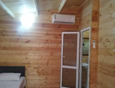 дом под ключ со всеми удобствами ,по суточно до мая на 3 человека ,  в любое время суток ,3 500 в сутки , находится в Гудауте , п.Хыпста +79409923239 на вотсап 