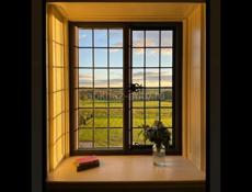 Продаётся Новая  тумба для косметолога, на колёсах, четыре выдвижных ящика!!!