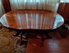 Продаётся добротный деревянный стол , 1м60с на 1м 