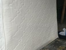 Матрас 1.8 м и две кровати односпалки (90см)