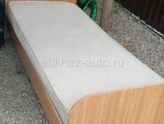 Матрас 1.8 м и две кровати односпалки (90см)