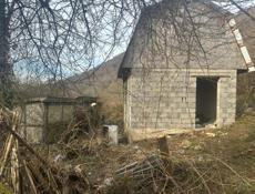 Продам земельный участок с домиком  город Гагра 