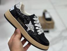 кроссовки бренда Golden Goose