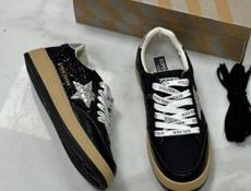 кроссовки бренда Golden Goose