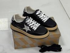 кроссовки бренда Golden Goose