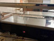 Кондитерская витрина