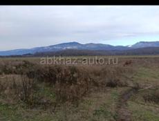 Продаётся земельный участок напротив ЛФ, ровный сухой участок, документы аренды , 1км по дороги через конюшне и 700м через птицефабрику , возможна рассрочка