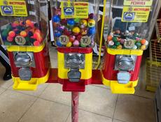 Торговый автомат с игрушками