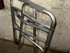 Ходунки для взрослых AMRUS (с колесами)