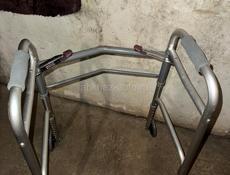 Ходунки для взрослых AMRUS (с колесами)