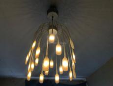 Продаю б/у люстру, идёт ремонт, нет времени ею заниматься. Меняем дизайн комнаты