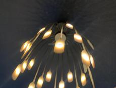 Продаю б/у люстру, идёт ремонт, нет времени ею заниматься. Меняем дизайн комнаты