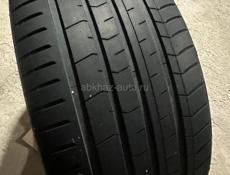 Срочно! Шины: перед 235/40 R19; зад 265/35 R19