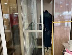 Стеклянный шкаф