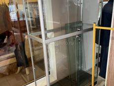 Стеклянный шкаф
