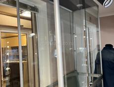 Стеклянный шкаф