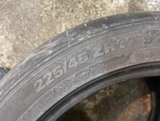 R17 225/45
