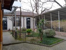 Требуется повар-мамалыжник в национальную кухню .