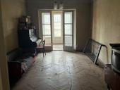 Кв двух комнатная плюс лоджа, плюс балкон, третий этаж пяти этажного дома район карьер, цена 800000 т звонить на ватсап 79407714785