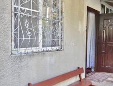 4 - К. КВАРТИРА С ДВОРИКОМ Г. ГАГРА, ЦЕНТР 