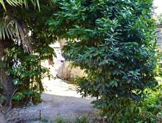 4 - К. КВАРТИРА С ДВОРИКОМ Г. ГАГРА, ЦЕНТР 