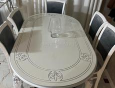 Стол со стульями состояние идеальное 