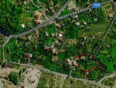 Три совмещённых земельных участка с тремя ветхими домами и садом в селе Ачадара.