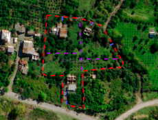 Три совмещённых земельных участка с тремя ветхими домами и садом в селе Ачадара.