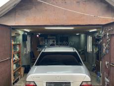 Mercedes-Benz 124