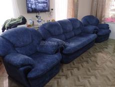 Диван и два кресла 