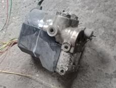 ABS (Mercedes-Benz 190) от мотора запчасть тоже от Мерседеса 190 и фара вроде от Марк 2 