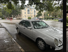 Mercedes-Benz 200-Series