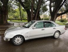 Mercedes-Benz 200-Series