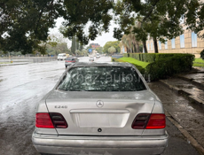 Mercedes-Benz 200-Series
