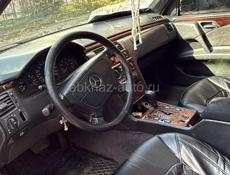 Mercedes-Benz 200-Series