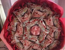 Букет сладкий из конфет на подарок на праздник 8 марта