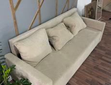 Продается Диван, большой раскладной ( бежевый ) с подушками 