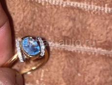  золото , примерно 3 гр камни брильянты по бокам