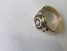 Перстень с бриллиантами.