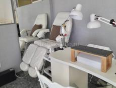 Маникюр педикюр место в среду в салоне 