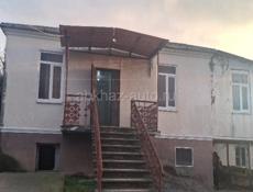 Обменяю жилой дом, с участком на  двухкомнатную квартиру с вашей доплатой один миллион. 