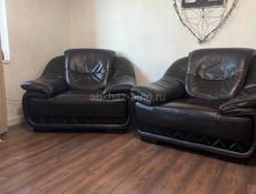 Старый поселок 2 кресла 1 диван 